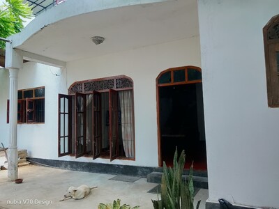 කොටිකාවත්තෙන් පර්චස් 13ක අගනා නිවසක් වහාම විකිණීමට